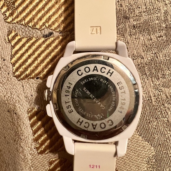 Coach womens watch - Picture 4 of 4